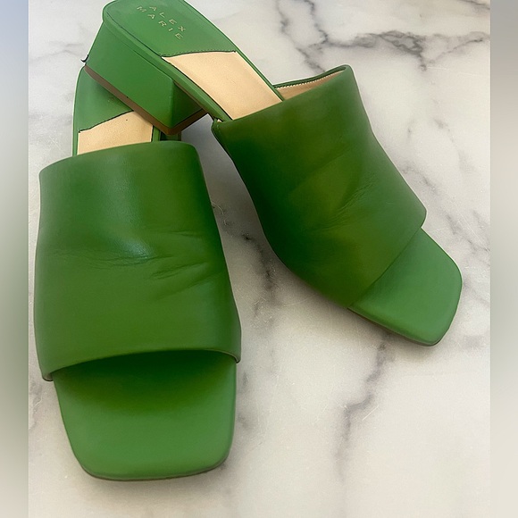 Green Leather Women's Slide Sandals EUC - Picture 1 of 2